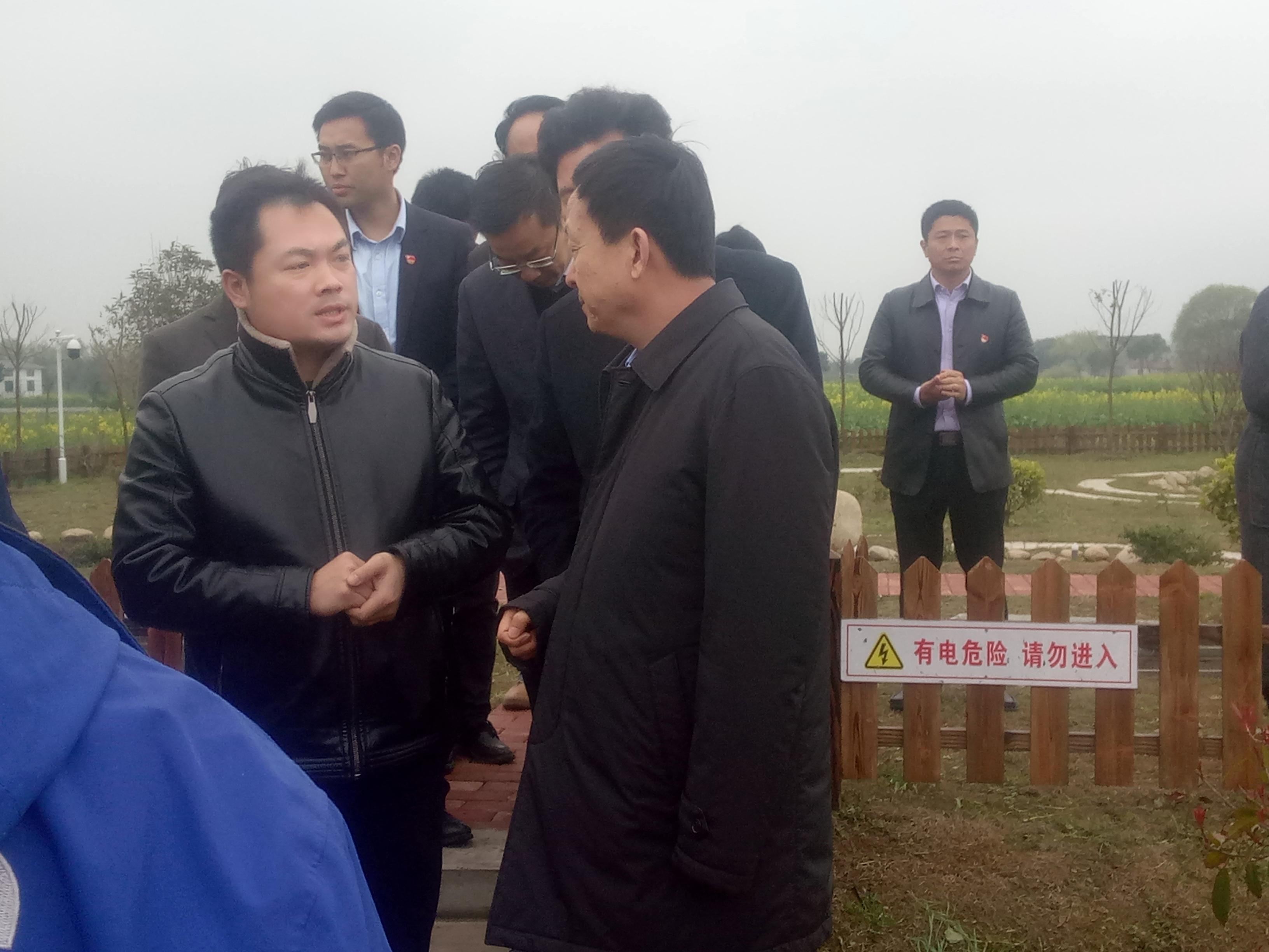 周乃翔考察農(nóng)村污水處理項(xiàng)目 周乃翔考察農(nóng)村污水處理項(xiàng)目