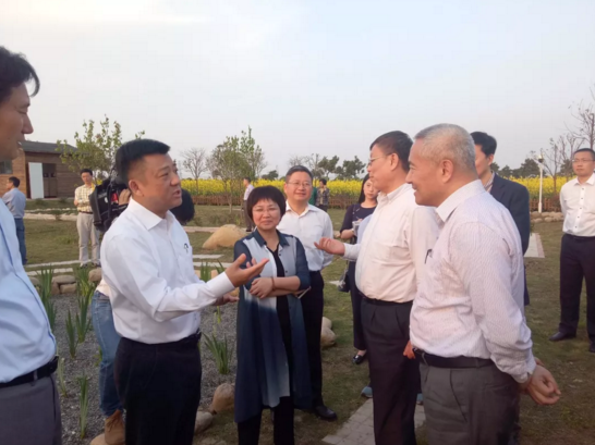 杜市長與邵副主席交流 杜市長與邵副主席交流