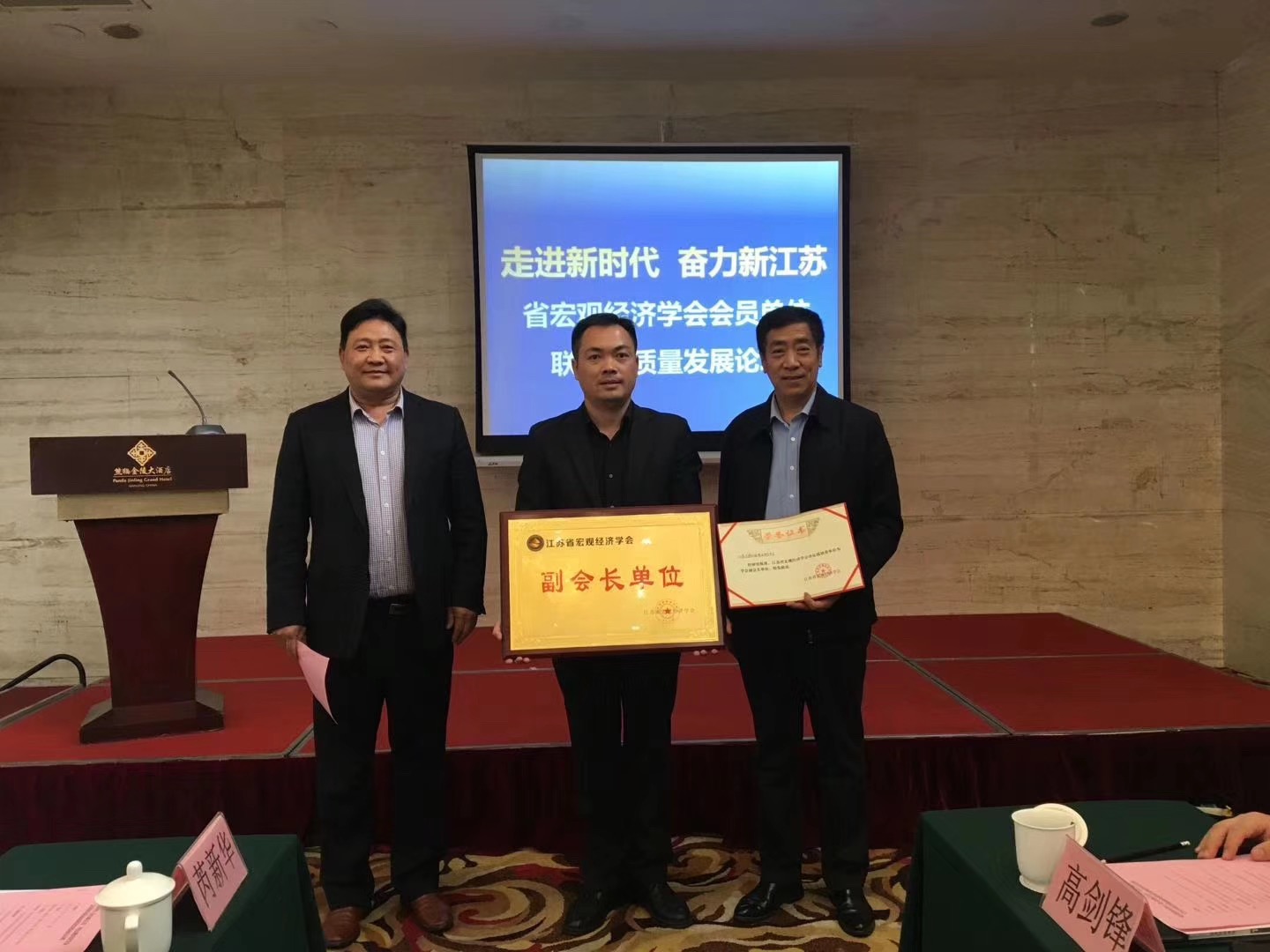 9fa6c8af-e326-4ed6-9778-9dc1b8020ea6 9fa6c8af-e326-4ed6-9778-9dc1b8020ea6