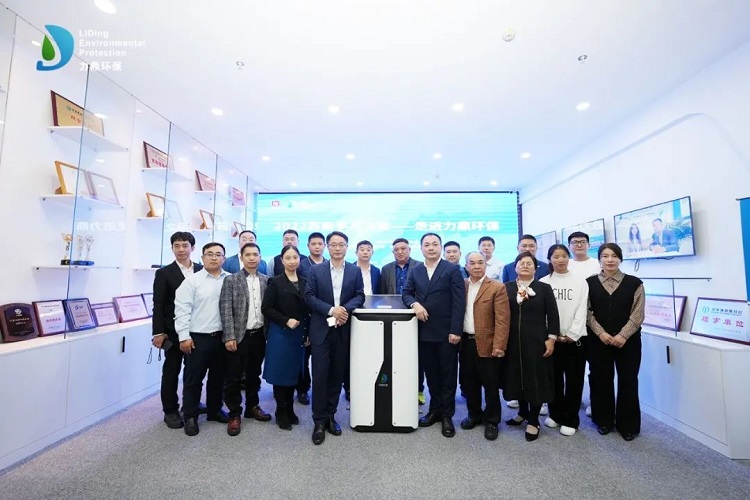 力鼎環保研發總部合影 力鼎環保研發總部合影